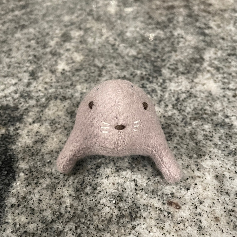 Hazel Village Mini Seal